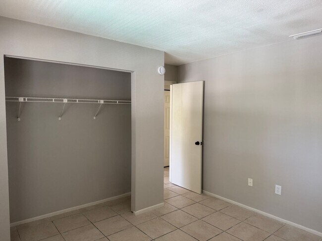 Building Photo - 931 33rd Ave W