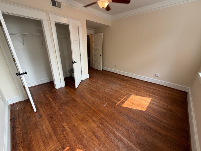 Building Photo - 200 W 31st St