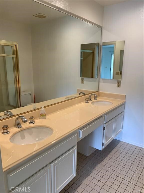 Building Photo - 5604 Las Virgenes Rd