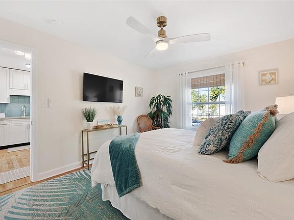 Building Photo - 5102 Coquina Key Dr SE