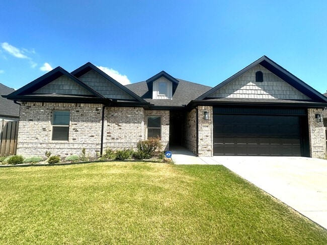 Primary Photo - 1124 Laux Ln