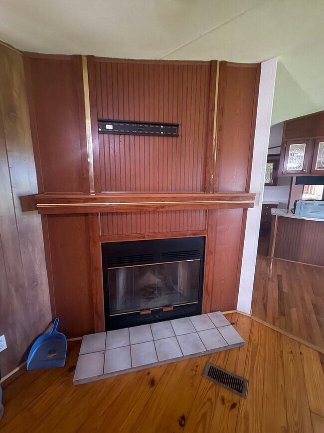 Building Photo - FOR RENT IN BREAUX BRIDGE!