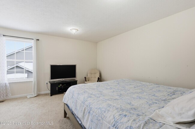 Building Photo - 124 Falcon Ln