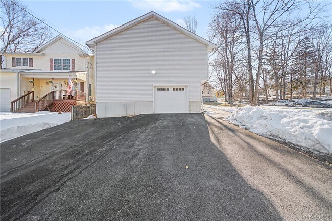 Building Photo - 25 Clinton St