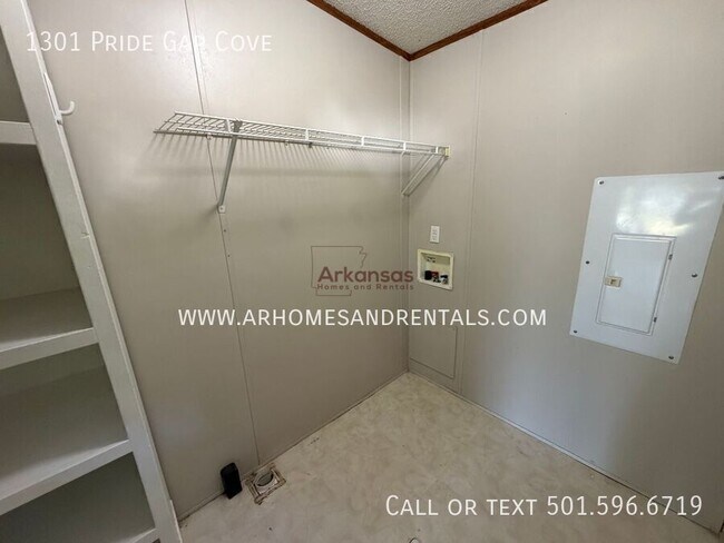 Building Photo - 1301 Pride Gap Cove