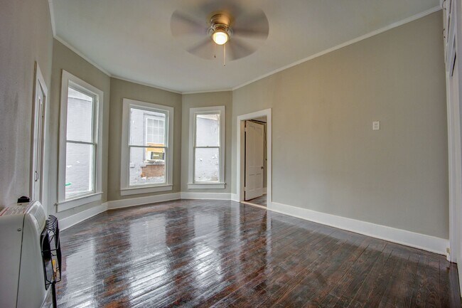 Building Photo - 516 S 17th St