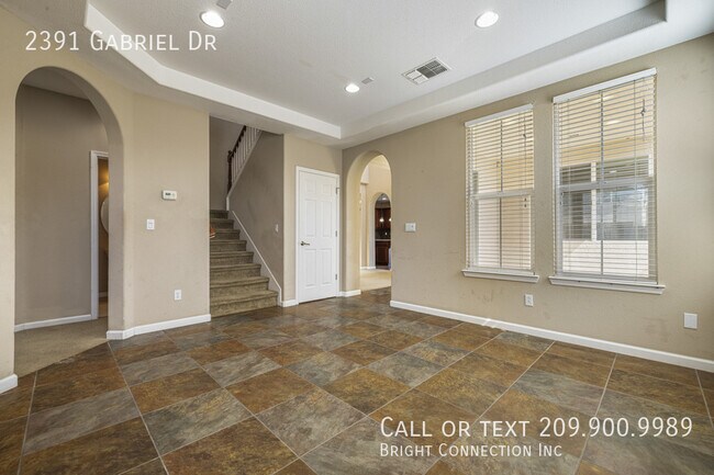 Building Photo - 2391 Gabriel Dr