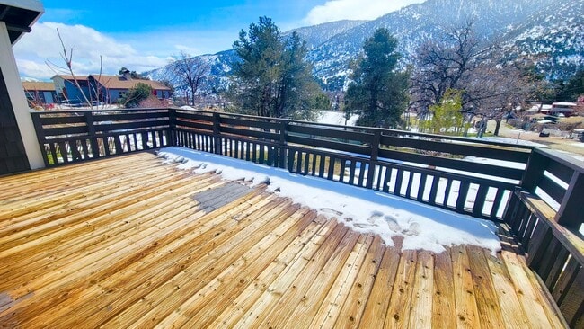 Building Photo - Adorable 2 bed 1 bath home with great views!