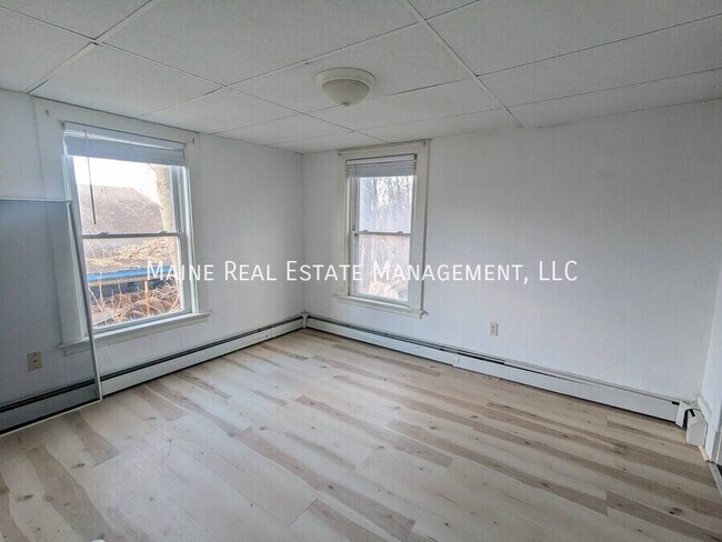 Building Photo - 207 S Main St