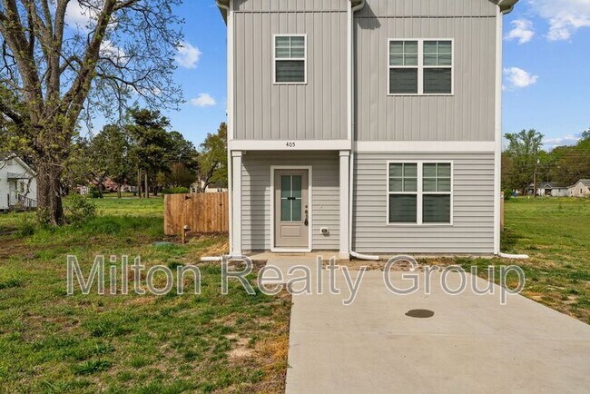 Building Photo - 405 E Harnett St