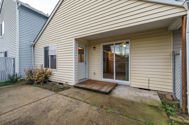 Building Photo - Bright Single-Level Vancouver Home with Garage, In-Unit Laundry, and Private Patio