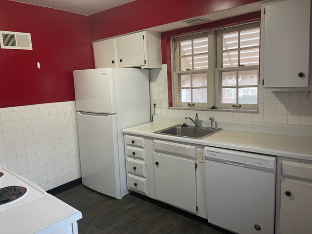Building Photo - Spacious 2-Bedroom Home with Fireplace, Bonus Room, Fenced Yard & Garage