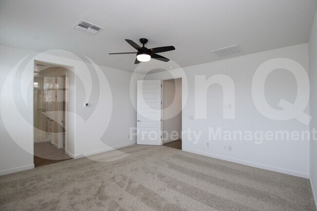 Building Photo - 23097 E Saddle Way