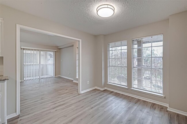 Building Photo - 11503 Meadow Ln