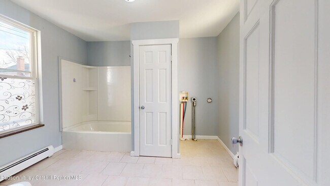 Building Photo - 16 Bailey St