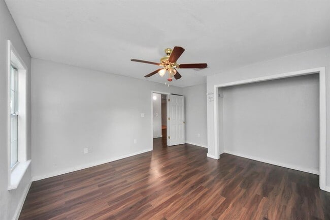 Building Photo - 914 Kress St