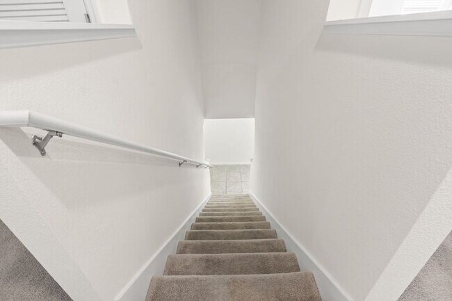 Building Photo - "Spacious 4-Bedroom Retreat with 3 Full Baths - 2260 Sq Ft of Comfort in Parrish, FL!"