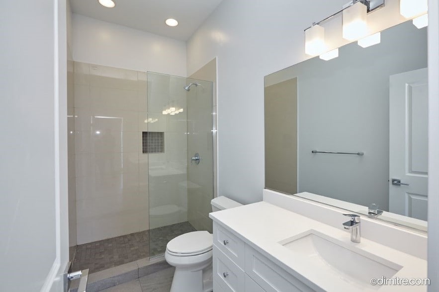 Master Bathroom - 3116 N Central Park Ave