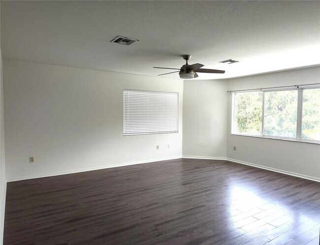 Building Photo - 27536 Breakers Dr