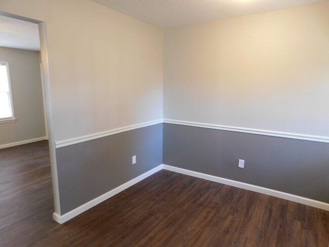 Building Photo - El Dorado House Available