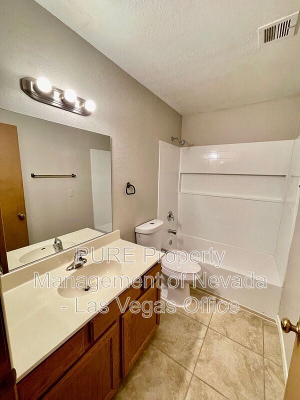 Building Photo - 2650 Sumac Ln