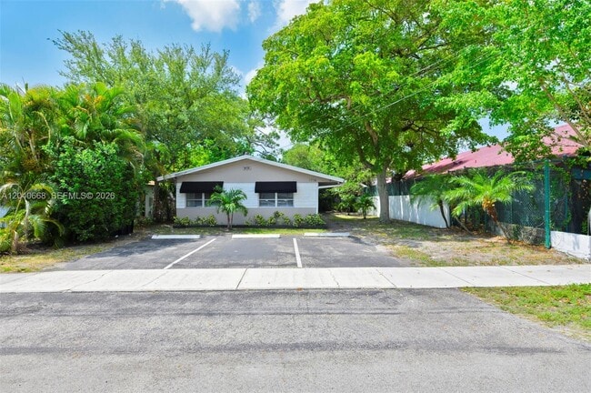 Building Photo - 1716 SW 11th Ct