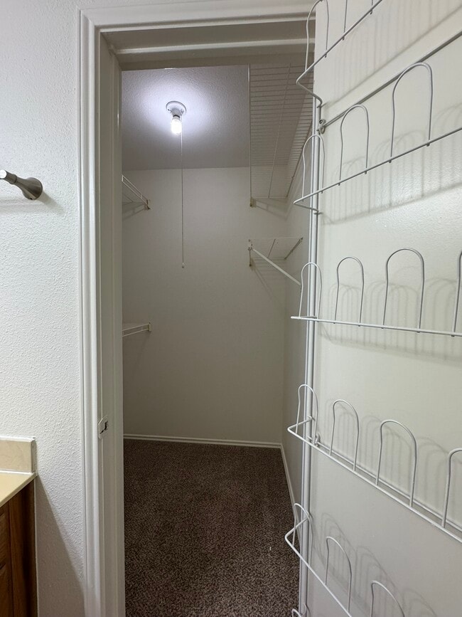 Building Photo - 9538 Cloverdale