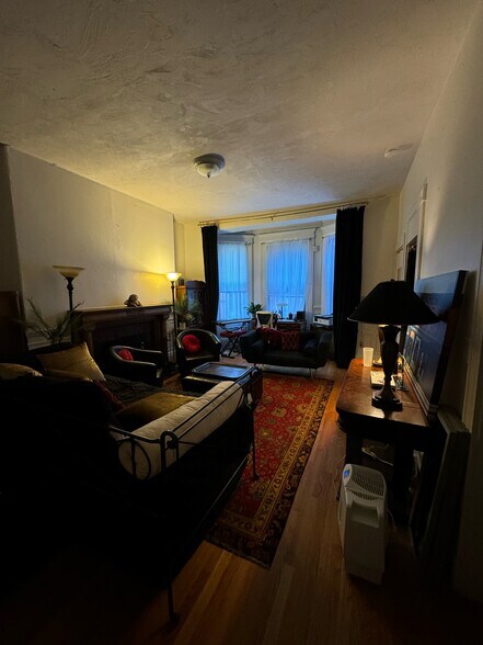 Building Photo - 481 Beacon St