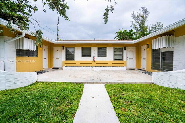 Building Photo - 1812 NE 20th Ave