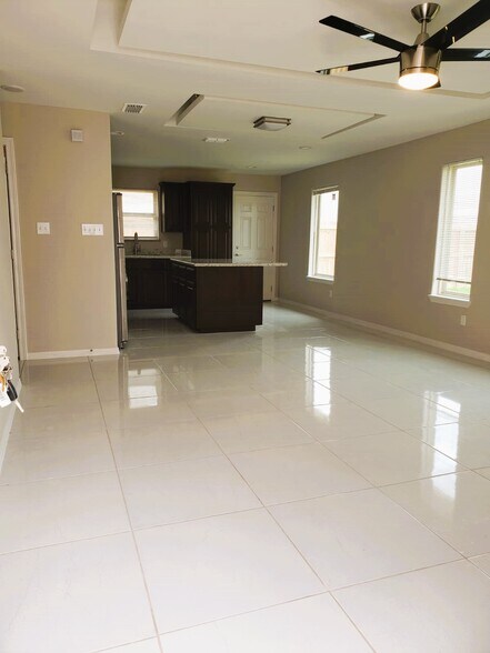 Open concept - 623 Cathedral Hill