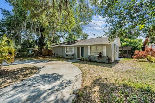 Building Photo - 9616 N Oklawaha Ave