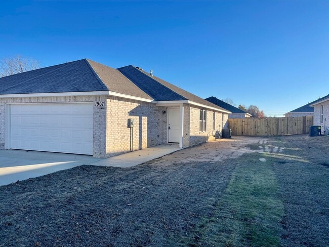 Primary Photo - New 3 bed 2 bath 2 car garage.