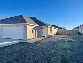 Building Photo - 3 bed, 2 bath Duplex in Wagoner OK - Great location