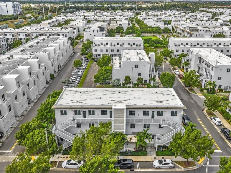 Building Photo - 6410 NW 102nd Path