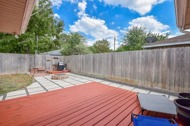 Building Photo - 2722 Amaranth Dr