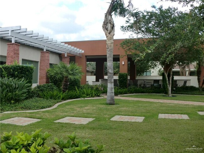 Building Photo - 37 Providence Ave