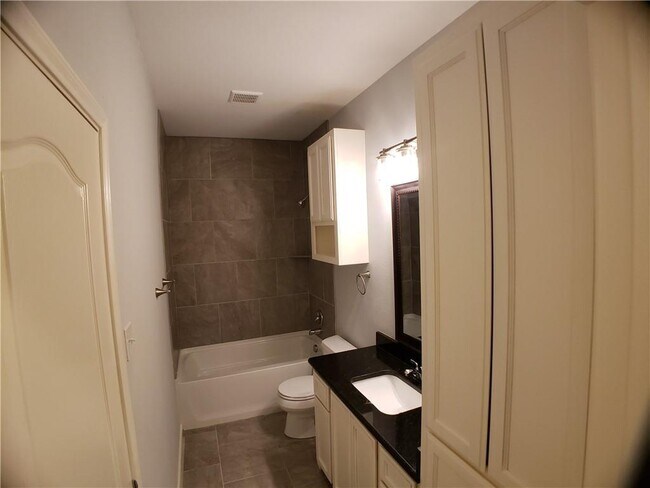 Building Photo - 1638 Clare Dr