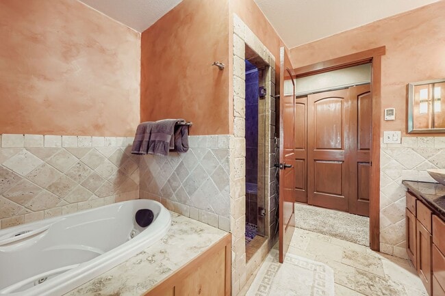 Building Photo - Private Retreat 4 BDR Near Baseline Reservoir