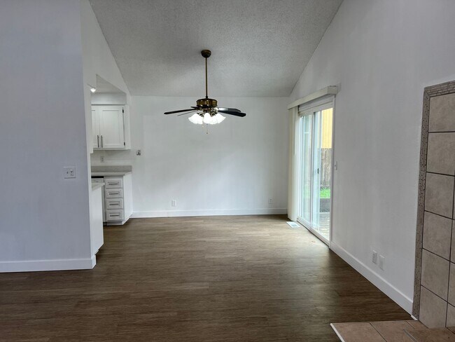 Building Photo - Beautiful 3 bedroom 2 bath house in Eugene!  $500 OFF YOUR FIRST MONTH'S RENT!