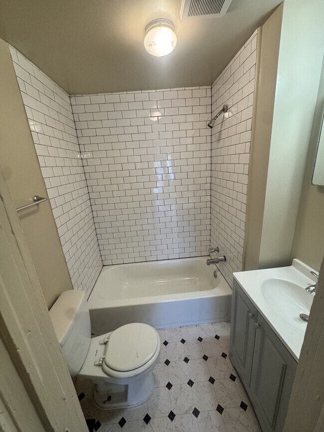 Building Photo - 4208 47th Ave N