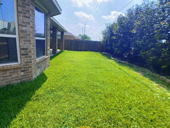 Building Photo - 27519 Gracefield Ln