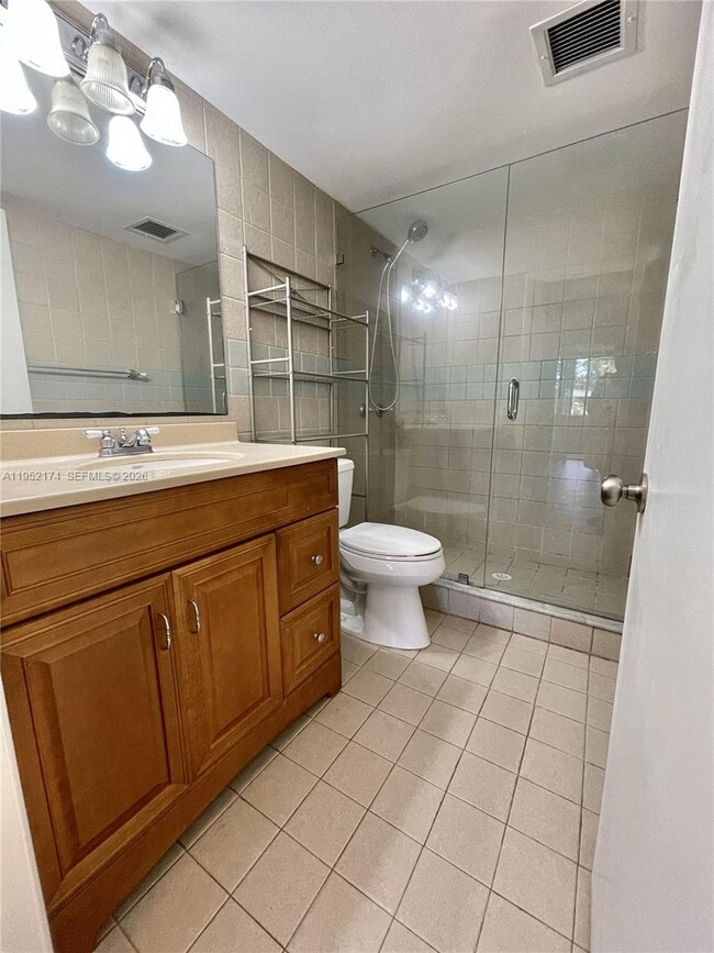 Building Photo - 2751 Taft St