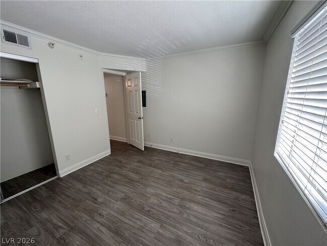 Building Photo - 2750 S Durango Dr