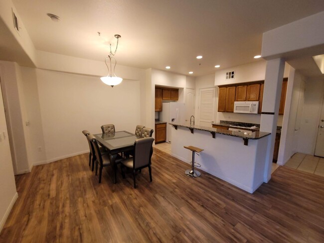 Building Photo - Gorgeous 2 Bedroom 2 Bath Manhattan Condo ...