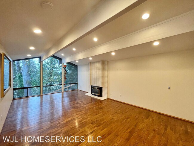 Building Photo - 4 br, 3.5 bath House - 8611 NE 26th Pl