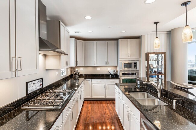 Building Photo - 400 Riverboat Row
