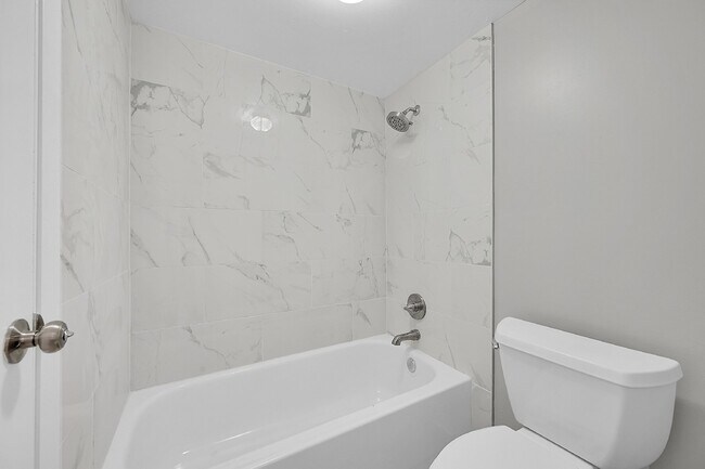 Building Photo - $1,650.00 - 2 Bedrooms, 1.5 Bathrooms Condo in Aurora with Cozy Fireplace!