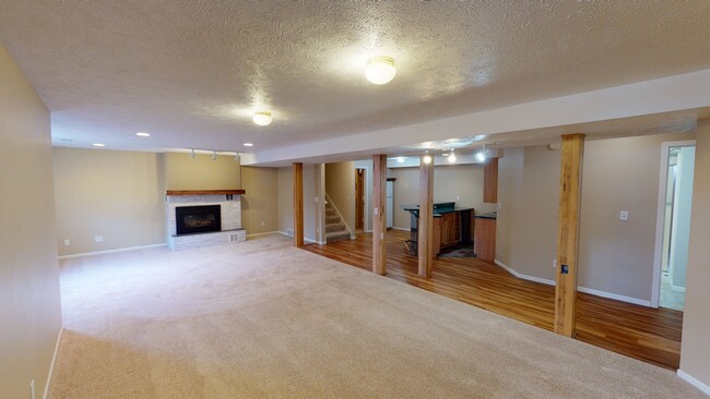 Building Photo - 1301 Center St