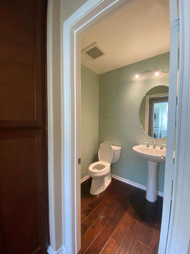 Building Photo - Victoria Gardens Three Bedroom Condo