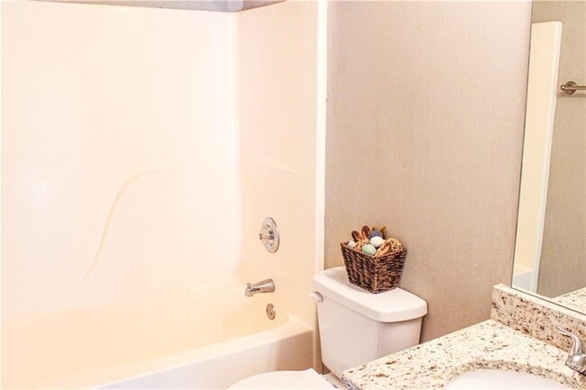 Building Photo - 4445 Scotland Ct SW